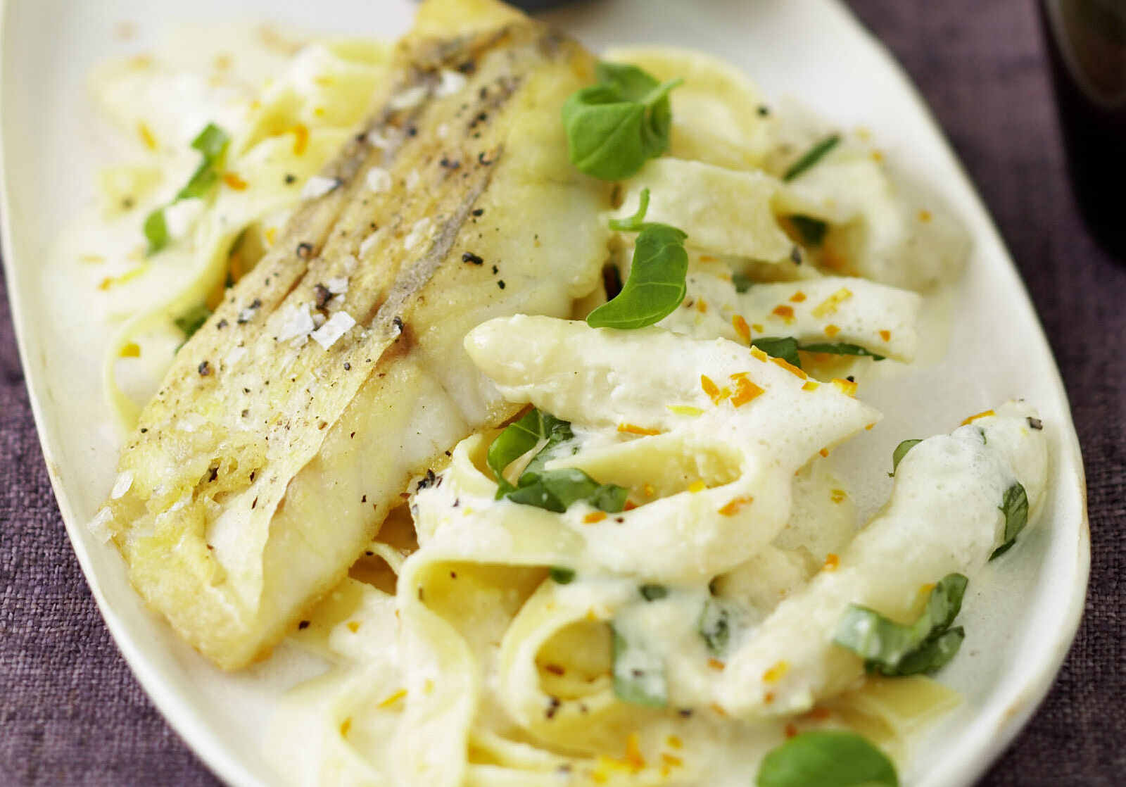 Spargel-Nudeln mit Zander