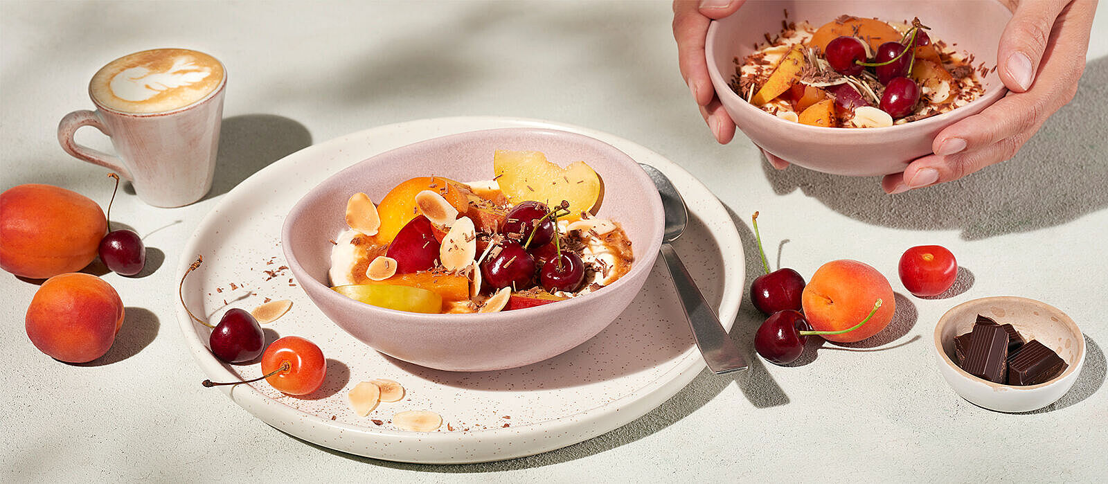 Frühstücksbowl mit Sommerfrüchten