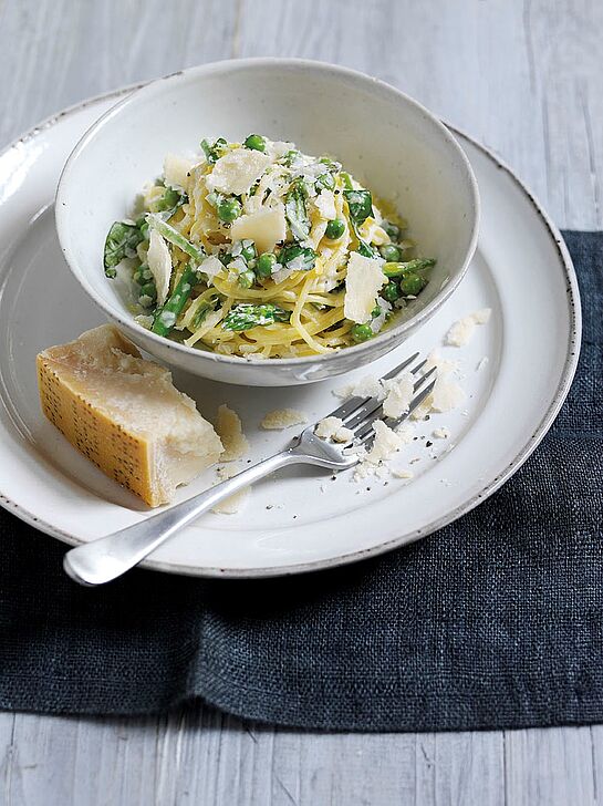 Pasta Primavera verfeinert mit leckerem Parmigiano Reggiano