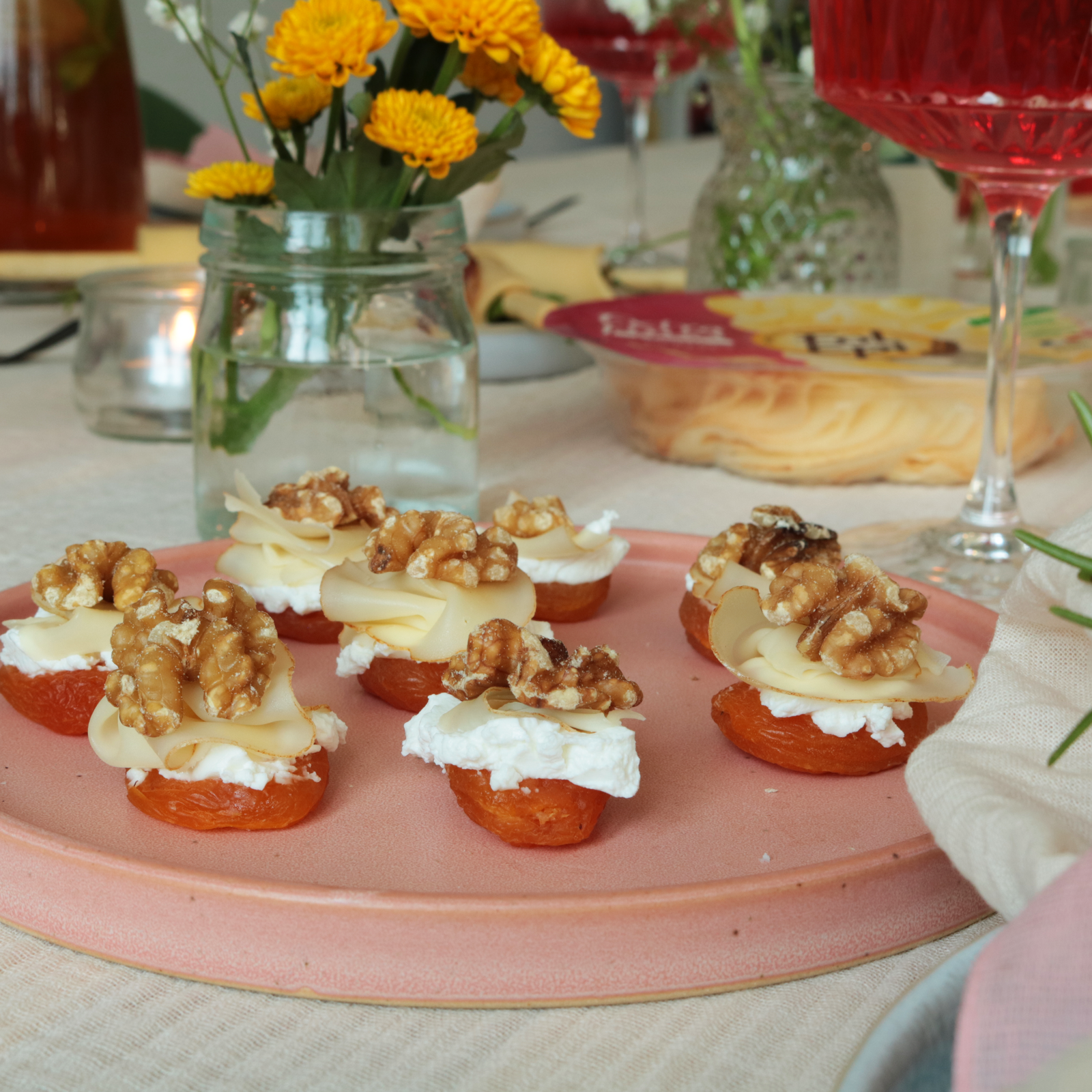 Aprikosen-Käse-Walnuss-Häppchen
