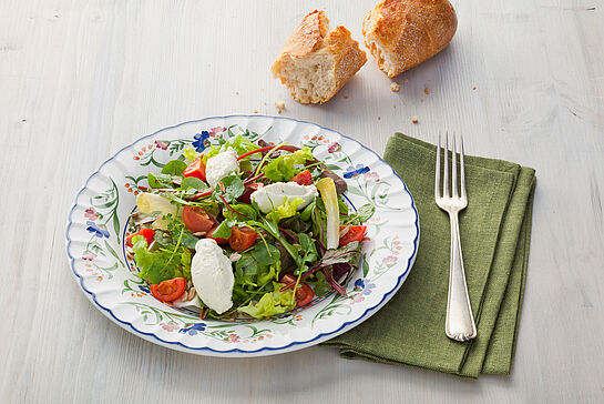 Wildkräutersalat mit Bresso-Nocken - genussvoll kochen