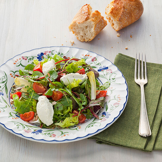 Wildkräutersalat mit Bresso-Nocken - genussvoll kochen