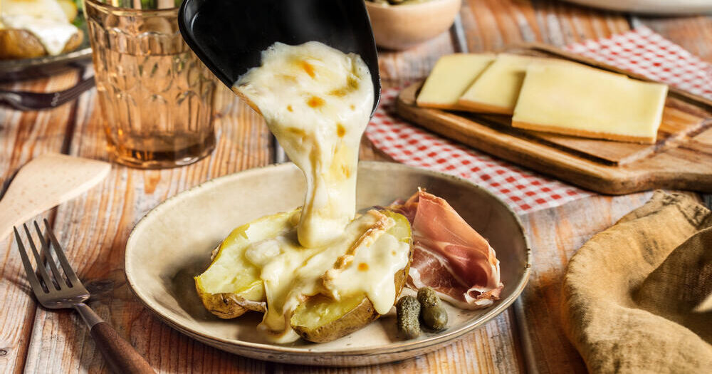 Le Rustique Raclette Le Rustique Raclette Platte aus Bergmilch – Aromatischer Raclette-Genuss