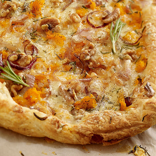 Rezept für pikante Kürbis-Tarte mit Kathis Kräuterhof Kürbisknacker