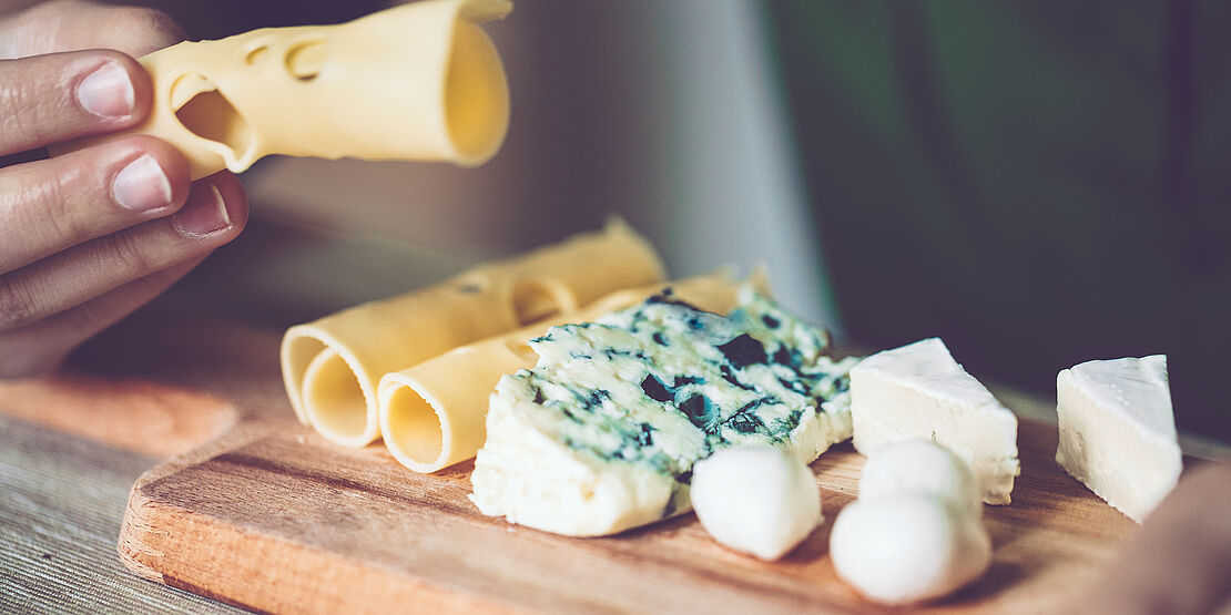 Kleine Käseplatten mit Käsesorten welche besonders reich an Kalzium sind