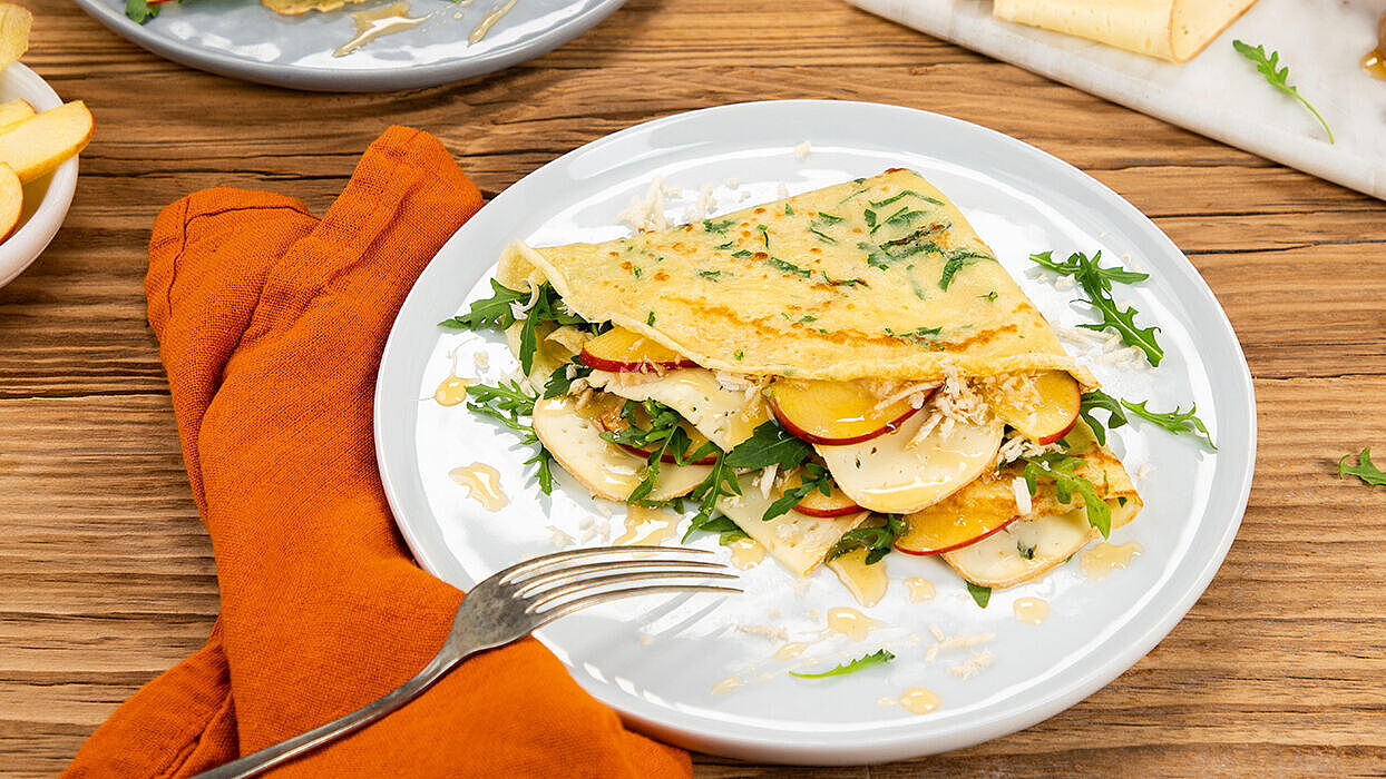 Herzhafter Crêpes mit Käse aus unseren Rezeptthemen - Leckerer Snack oder eine schnelle Mahlzeit für den stressigen Alltag