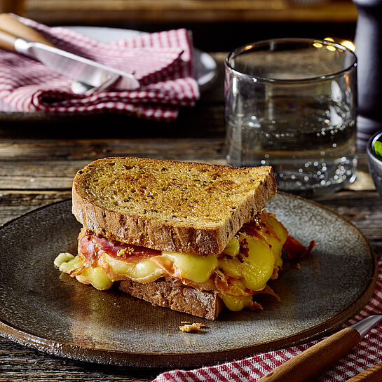 Französischer Klassiker neu aufgelegt ► Croque Monsieur Rezept mit Bauernbrot und Raclette-Käse