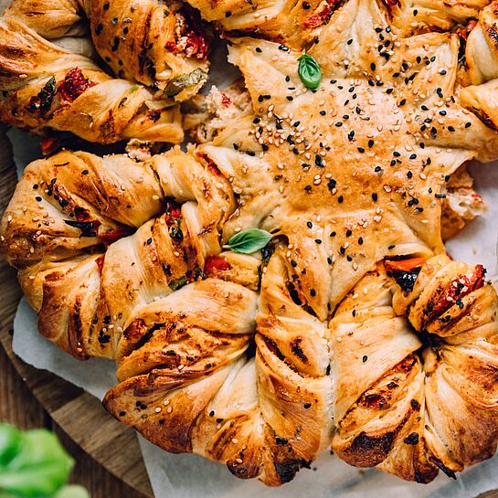 Tolle vegane Brotblume bestehend aus Mehl, Wasser, Hefe und pflanzlichen Ölen. Verfeinert mit unserem BRESSO 100% PFLANZLICH