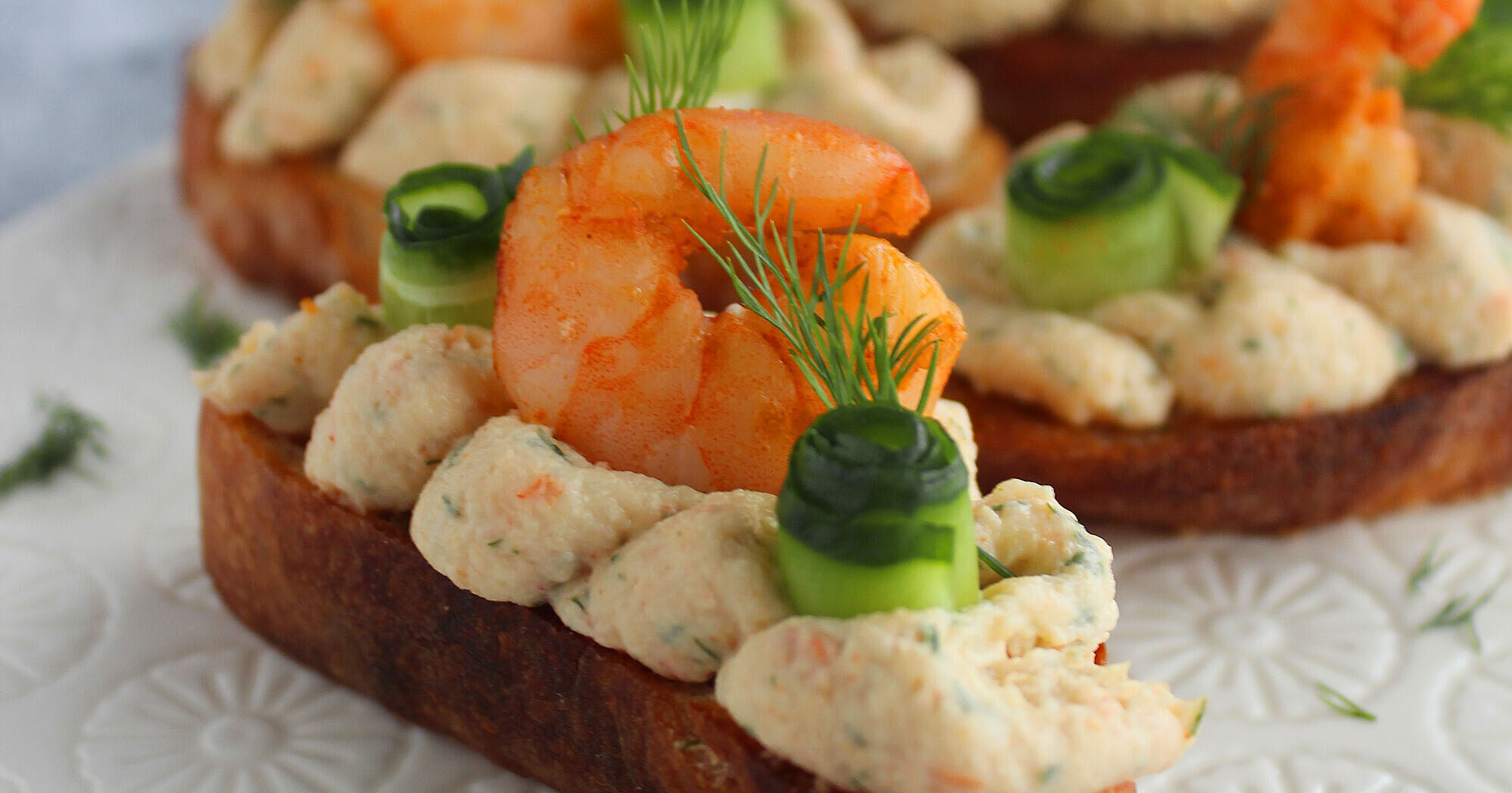Canapés mit Schrimps, Gurke &amp; Dill