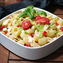 Mediterraner Nudelsalat