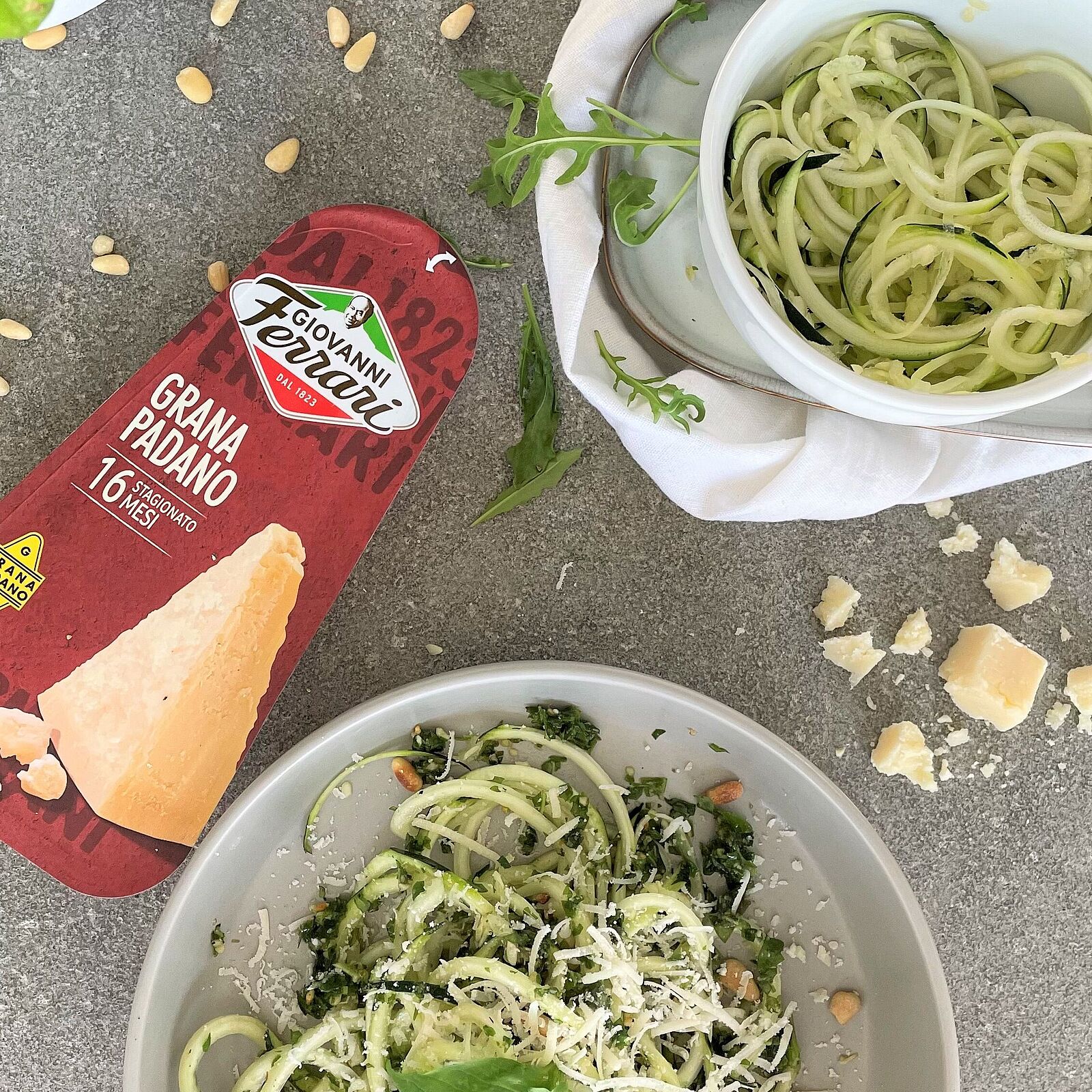Zucchini-Nudeln mit Pesto