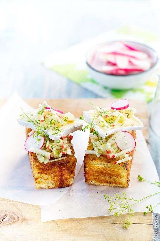 Brioche aus der Pfanne mit Fenchel-Apfel-Tartar und Géramont