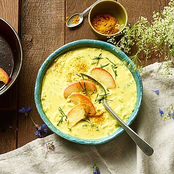 Käse Lauch Suppe mit Curry und Apfel, ein herzhaft fruchtiges Geschmackserlebnis. 