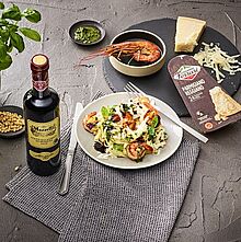 Tagliatelle mit gebratenen Garnelen und Basilikumpesto