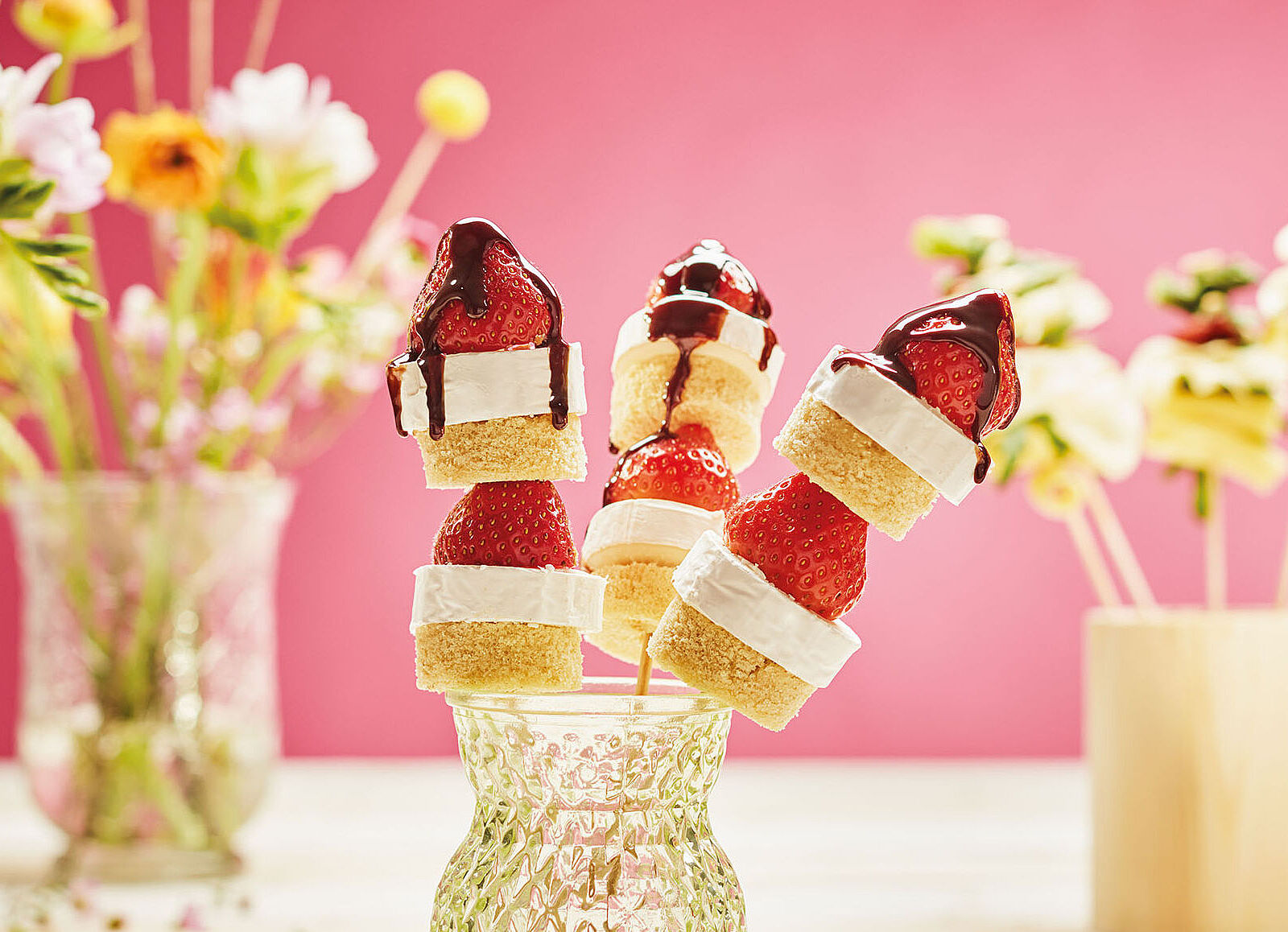 Käsespieß mit Erdbeeren