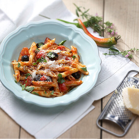 Rezept für Pasta Puttanesca mit Grana Padano Riserva, Sardellen und Kapern - Typisch italienisch