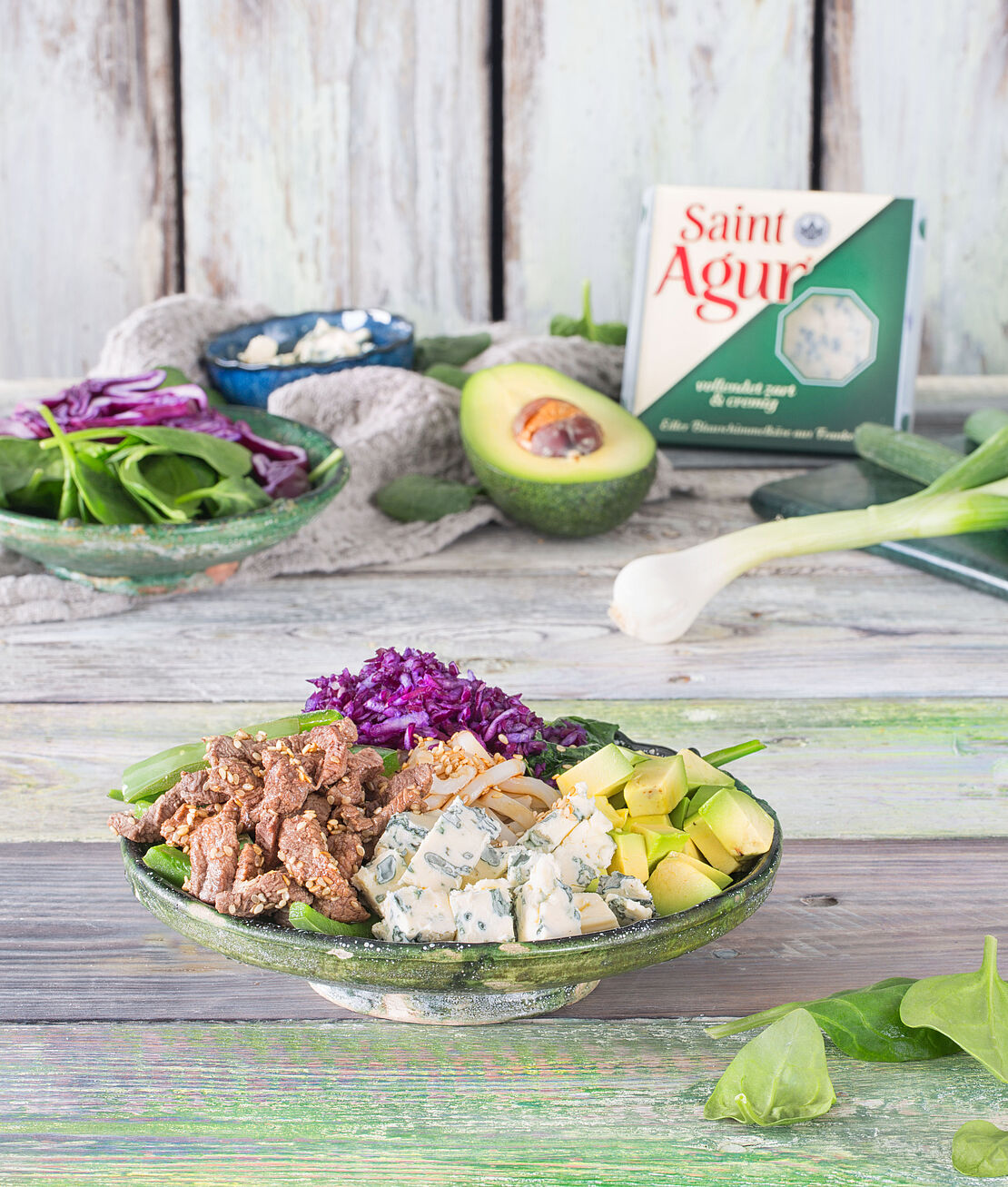 Foodpairing-Rezept für eine Buddha Bowl mit Saint Agur Blauschimmelkäse, Rinderfilet und Gemüse