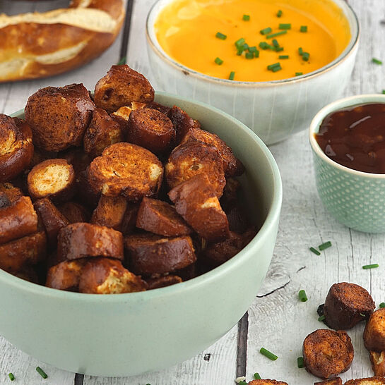 BBQ-Bretzel Bites mit Käsesauce