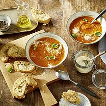 Tomatensuppe mit Ciabatta und Giovanni Ferrari Grana Padano