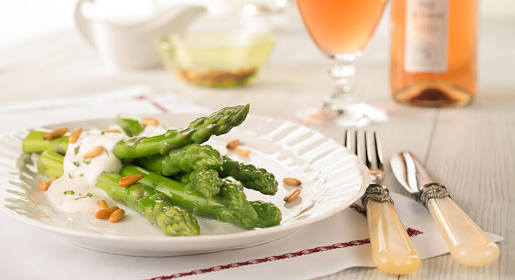 Grüner Spargel mit Bresso-Creme