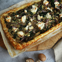 Blätterteigtarte mit Pilzen, Spinat und Blauschimmelkäse