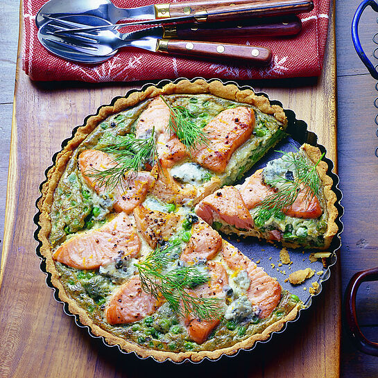 Tarte mit Lachs verfeinert mit dem Blauschimmelkäse Saint Agur.