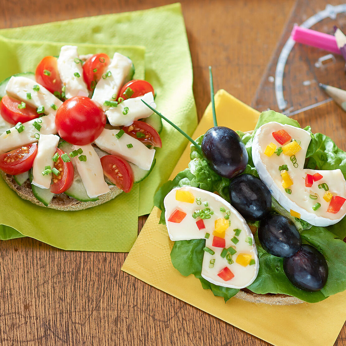 Für Groß und Klein! Pausenbrot aus Tomaten, Trauben, Salat und Géramont Minis als Schmetterling und Blüte zubereitetals 