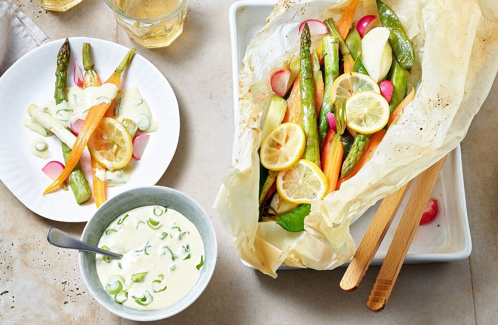 Ofengebackenes Frühlingsgemüse mit Käsedip