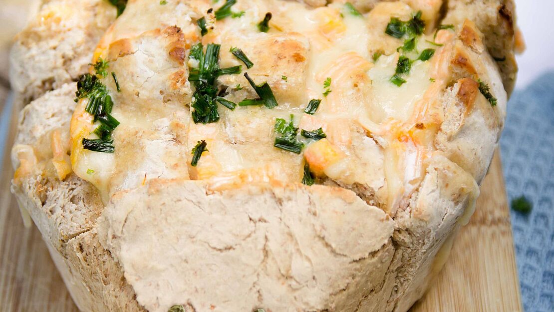 Rezept Käseigel-Zupfbrot Rezept Käseigel-Zupfbrot mit frischen Kräutern