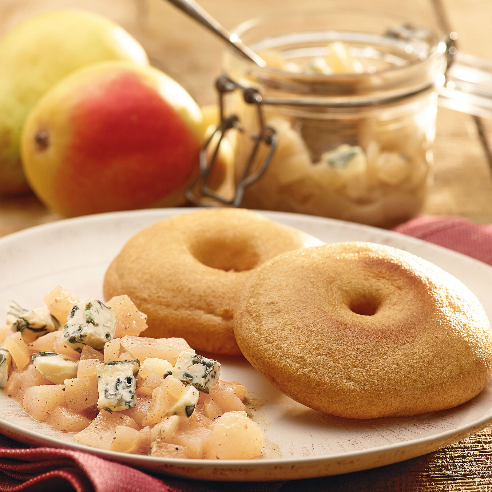Beignets mit Saint-Agur-Birnenkompott