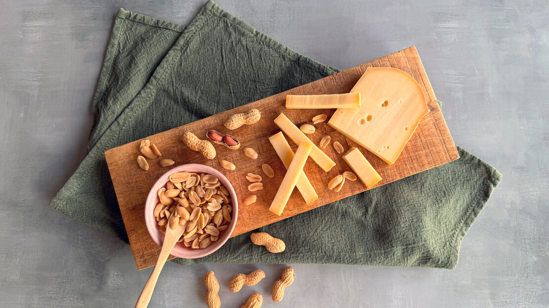 Postel mit Erdnüssen