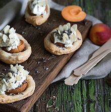 Blätterteig Käse-Häppchen mit Aprikosen 