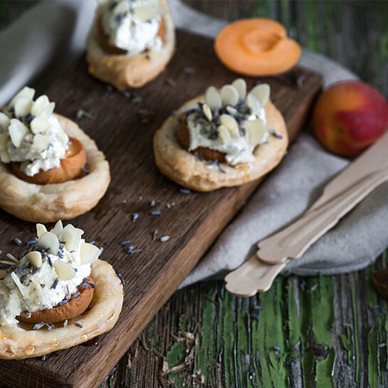 Blätterteig Käse-Häppchen mit Aprikosen 