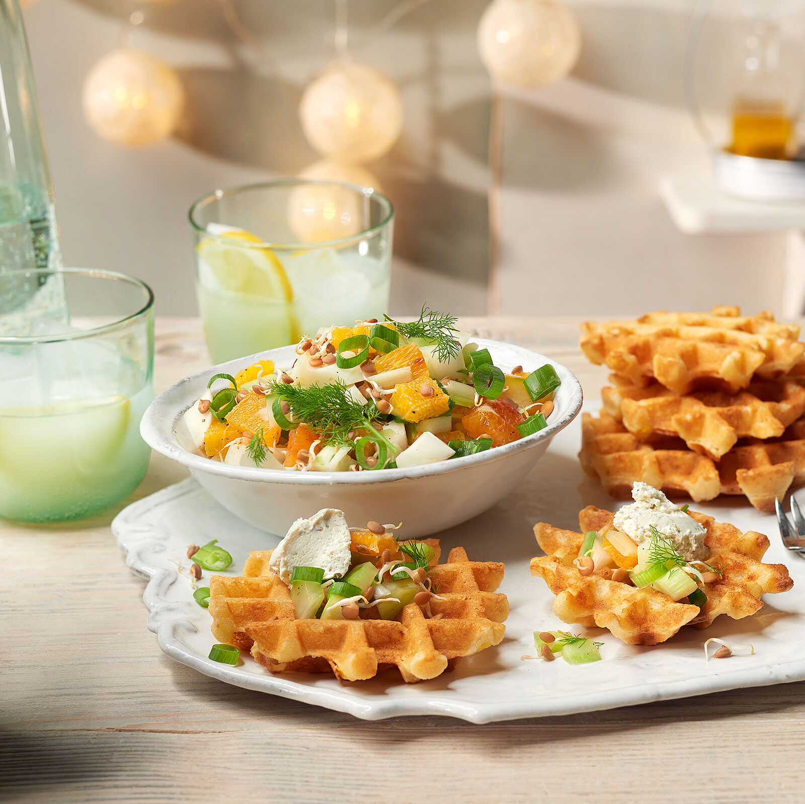 Käsewaffeln mit Salat-Topping