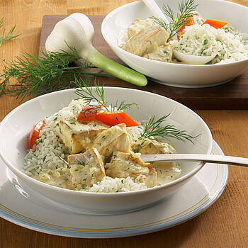 Suppenteller mit feinem Fischragout und Reis. Dazu leckere Senfsoße verfeinert mit MILKANA Bergkäse.