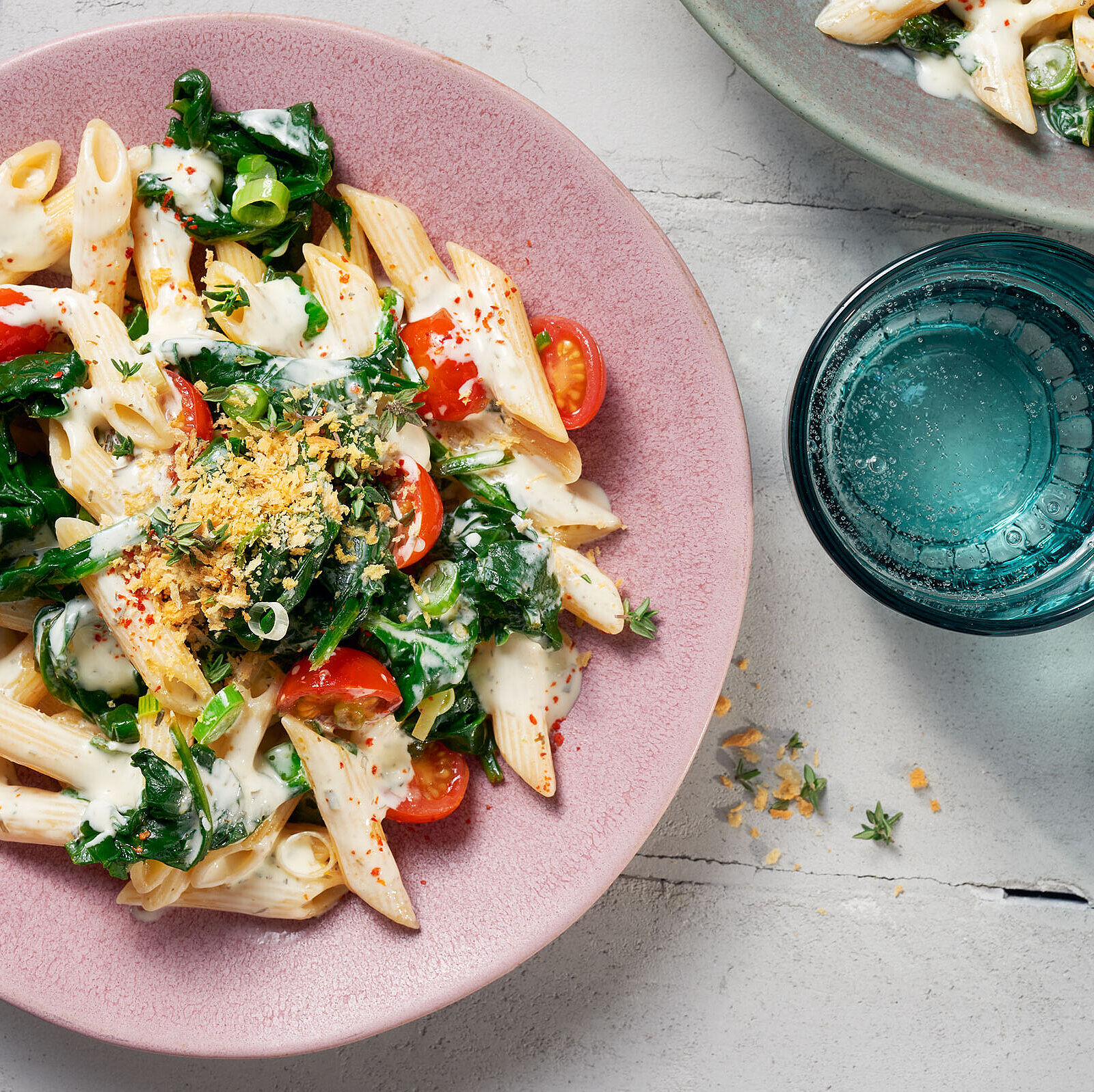 Nudeln mit Spinat und cremiger Knoblauch-Soße