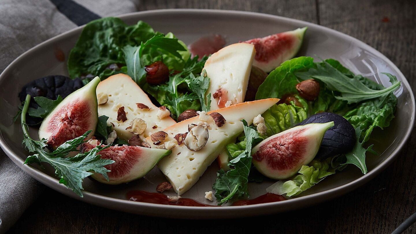 Herbstsalat mit Chaumes und Feigen - immer ein Genuss