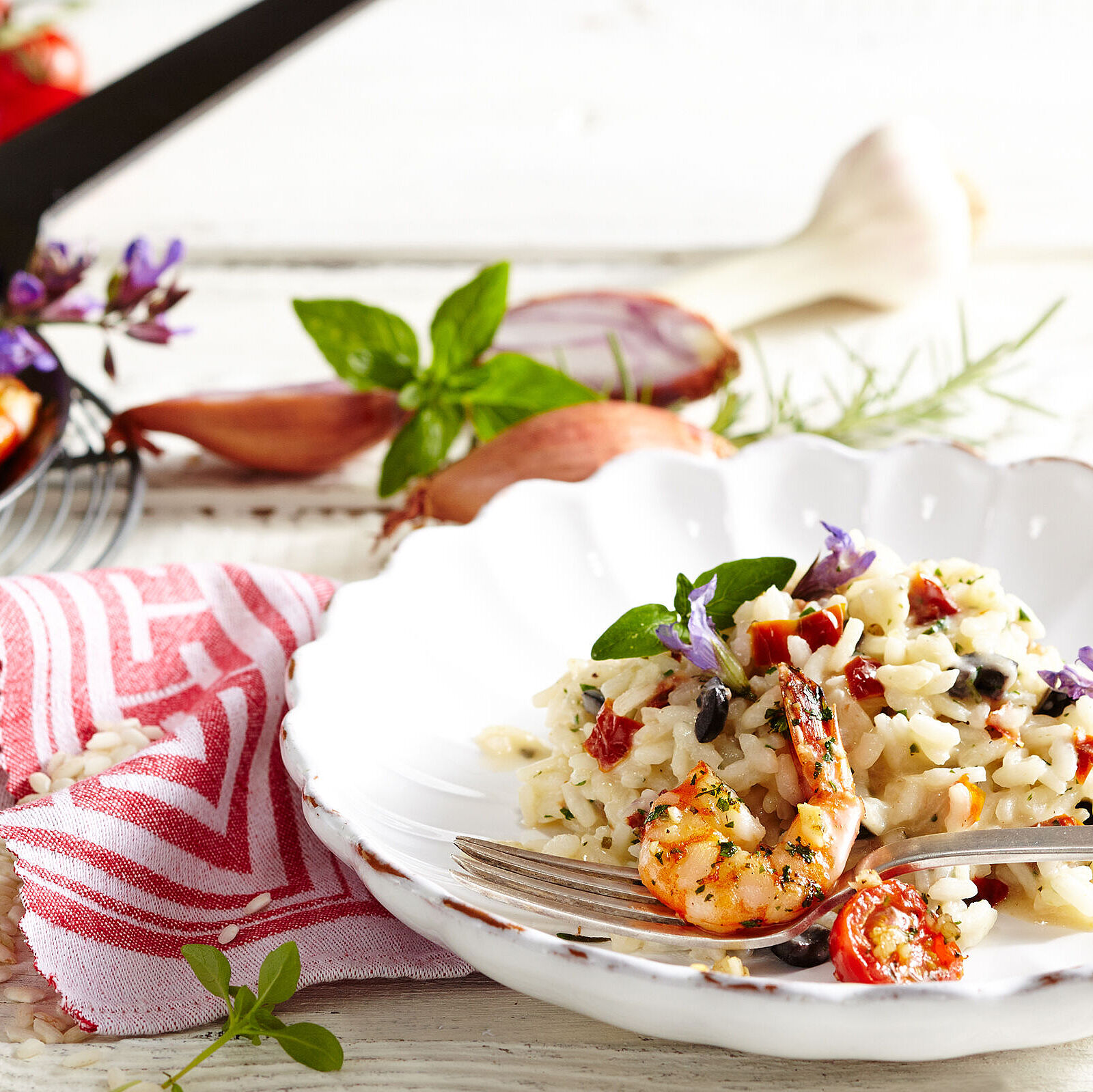 Risotto mit Ziegenfrischkäse und gebratenen Kräutergarnelen
