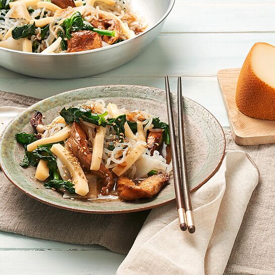 Rezept für One-Pot: Superschnelle Udonnudeln mit glasiertem Hähnchen