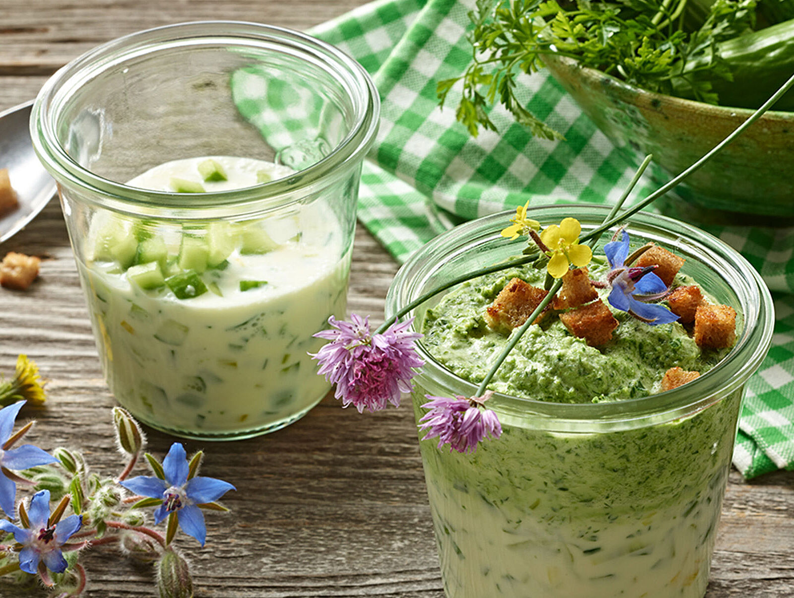 Käse-Lauch-Suppe mit Kräuterschaum