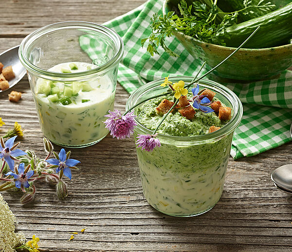 Käse-Lauch-Suppe mit Kräuterschaum und Milkana