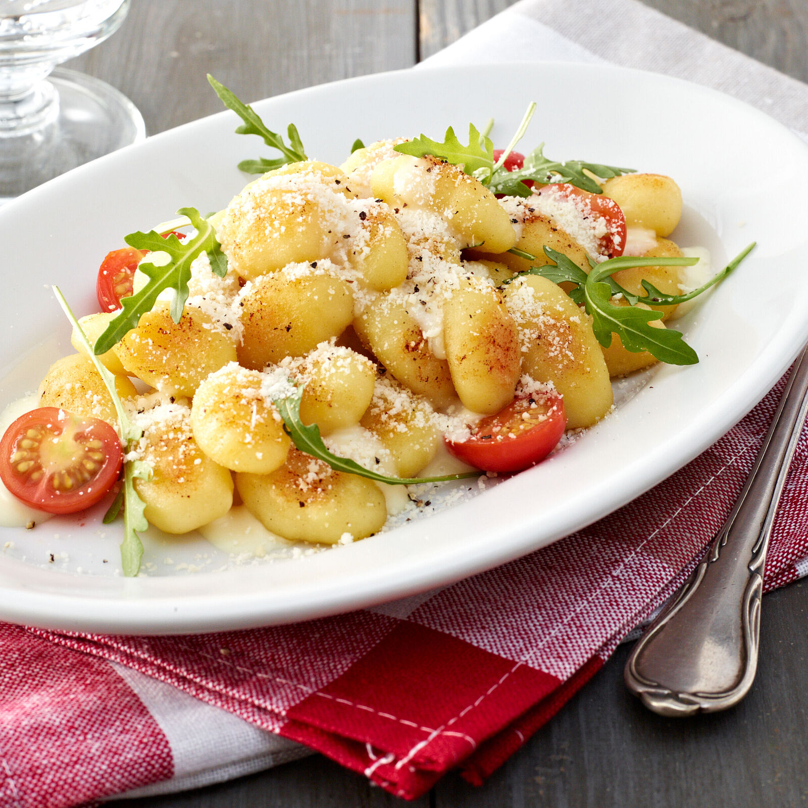 Gnocchi mit Sahnesauce und Kirschtomaten