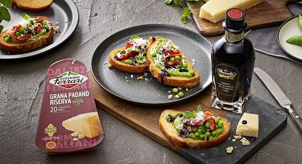 Bruschetta mit Erbsen und Paprika