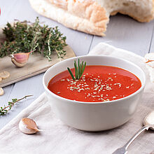 Tomatensuppe Provenςale mit Käsesnack - leckere Rezeptidee