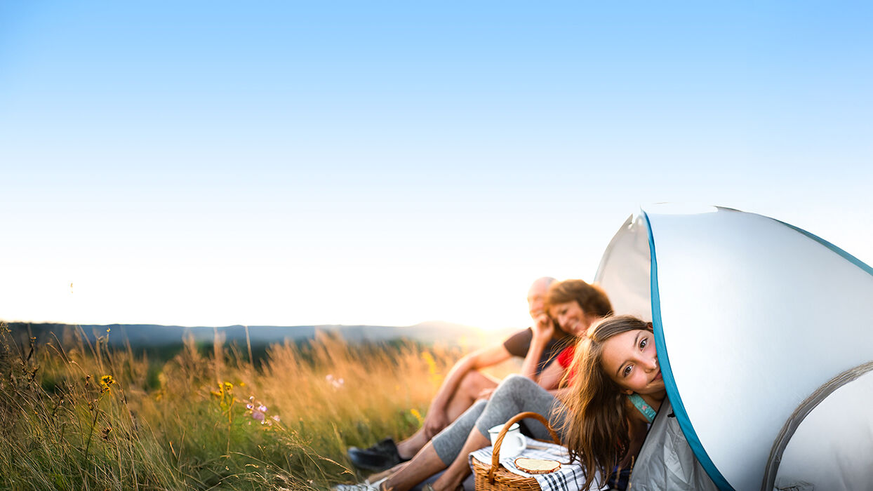 Milkana Camping Gewinnspiel Familie in Zelt 