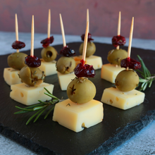 Cranberry-Oliven-Käsespieße