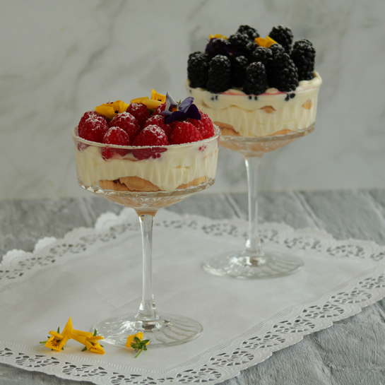 Beeren-Dessert im Glas