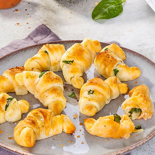 Gefüllte Fingerfood-Croissants Rezept für Fol Epi Caractère-Sandwich