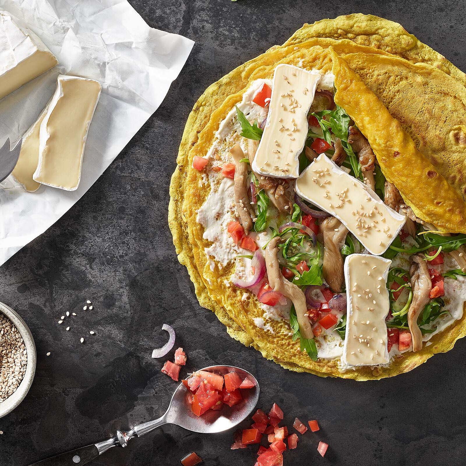 Gefüllte Pfannkuchen mit Käse und Pilzgyros