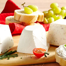 Chavroux Frischkäse packshot Pyramide beauty shot